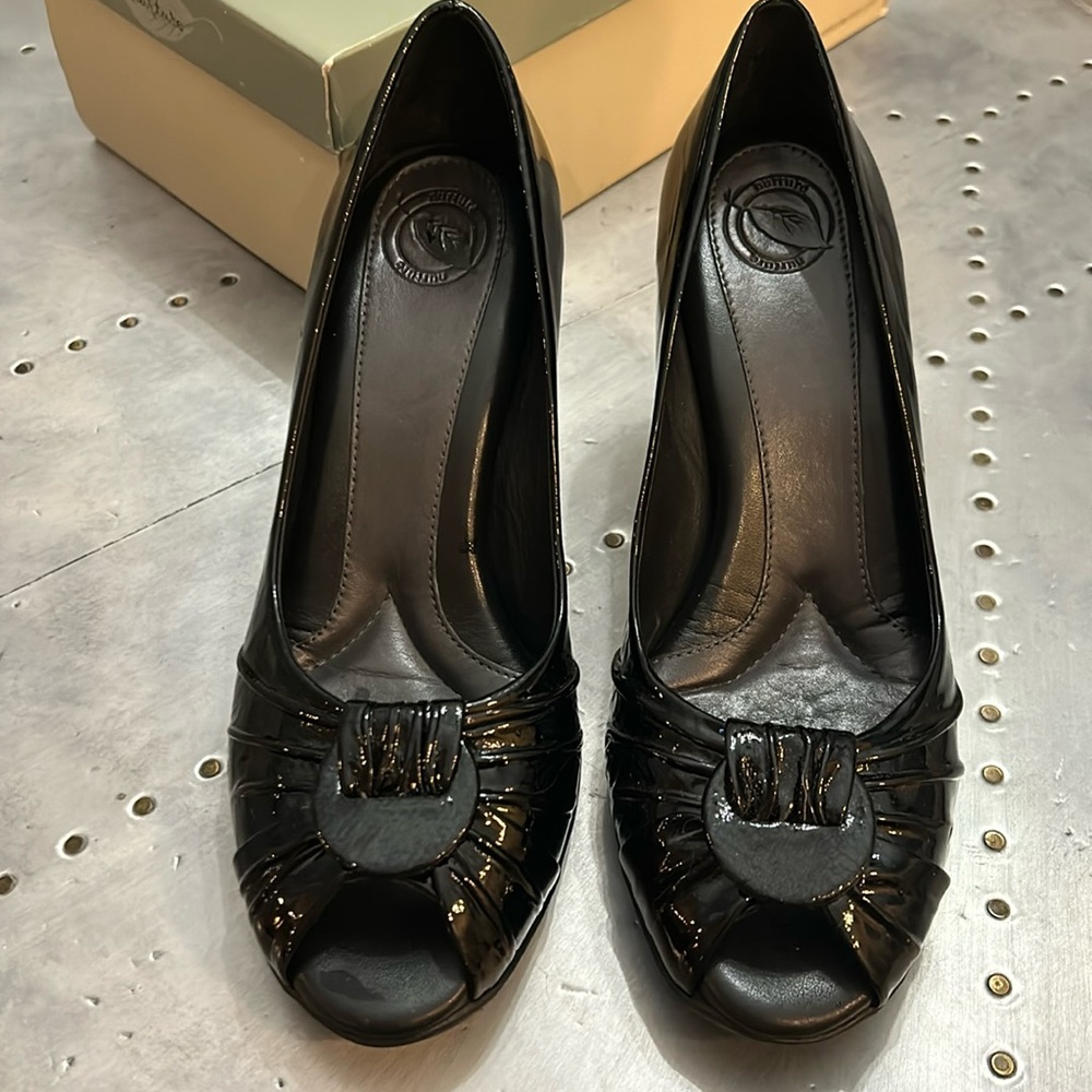 Nurture Black Patent Leather Peep Toe Heels Womens Size 8